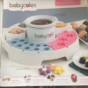 Babycakes decorating station
